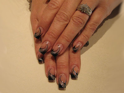 pose d'ongles déco acrylique fantaisie