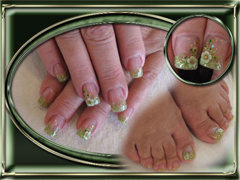 décoration sur ongles acrylique 